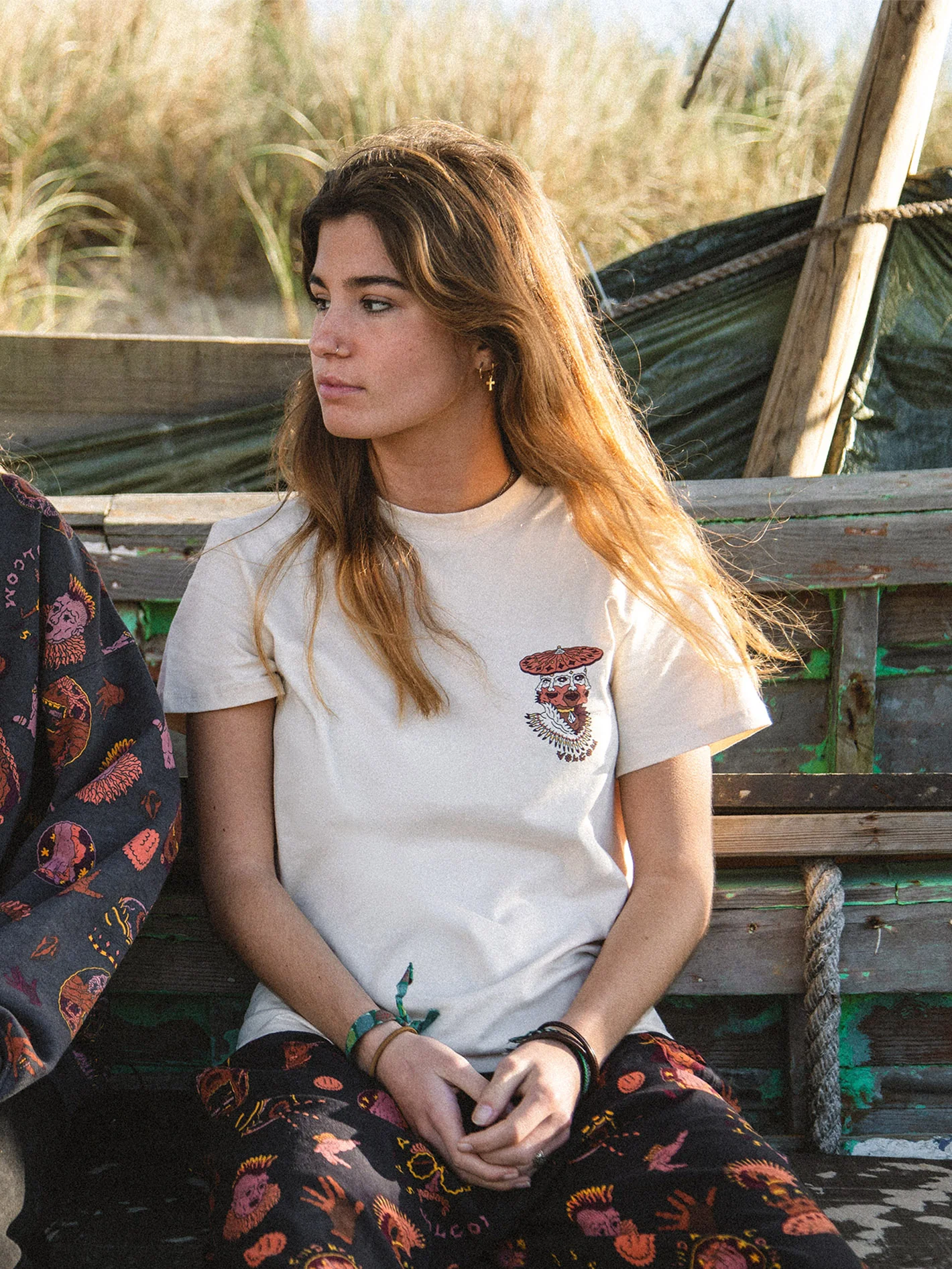Connected Minds T-shirt - SAND