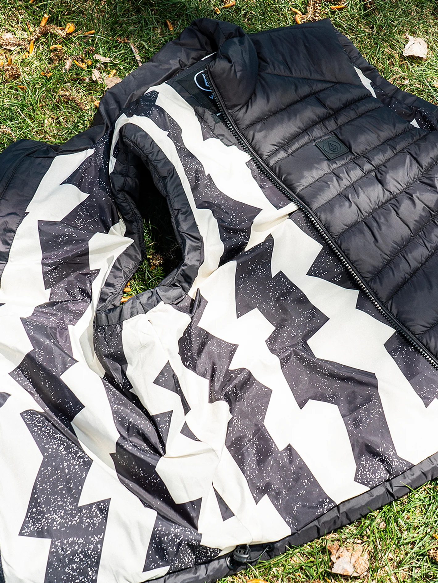 Earth Tripper Puff Vest - BLACK - Image 3