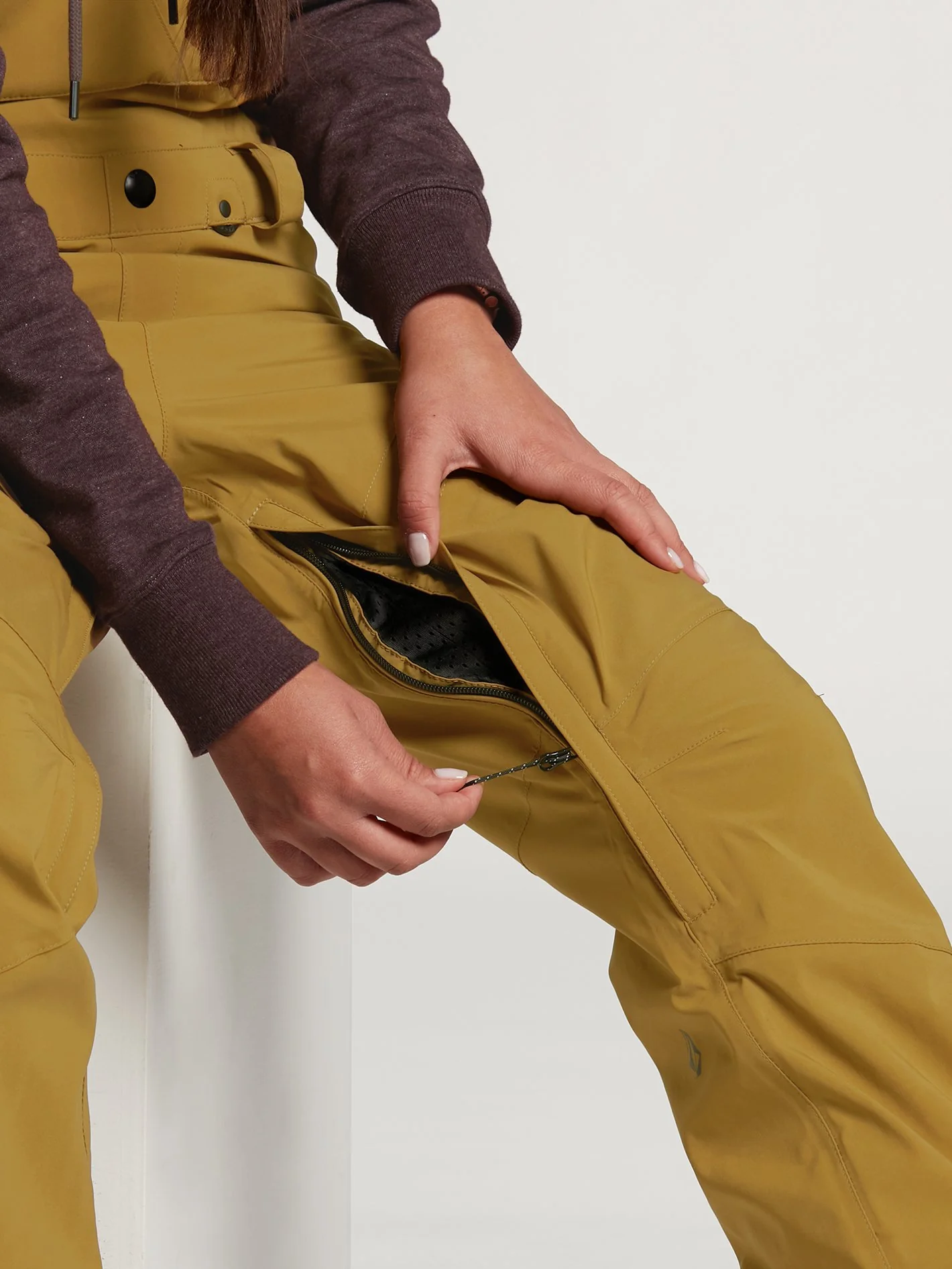 Elm GORE-TEX Bib Overall - Leopard - Image 12
