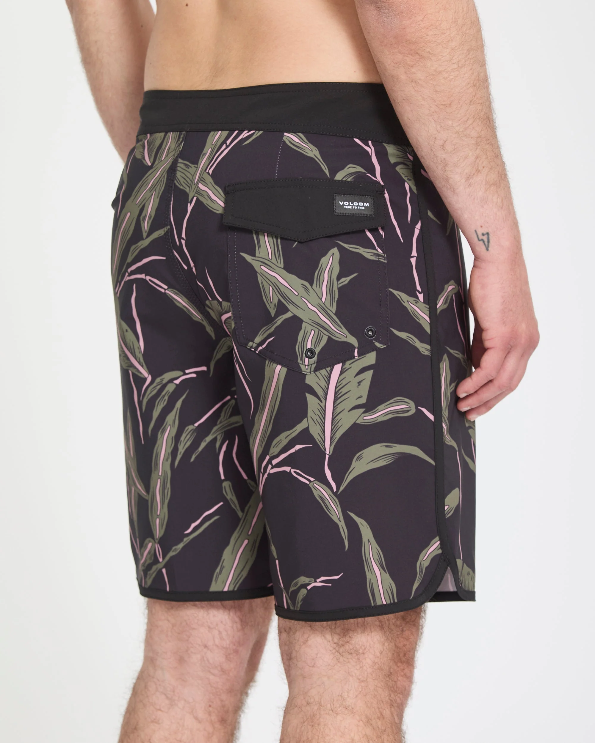 Encounter Scallop Mod 19" Boardshort - Black - Image 3