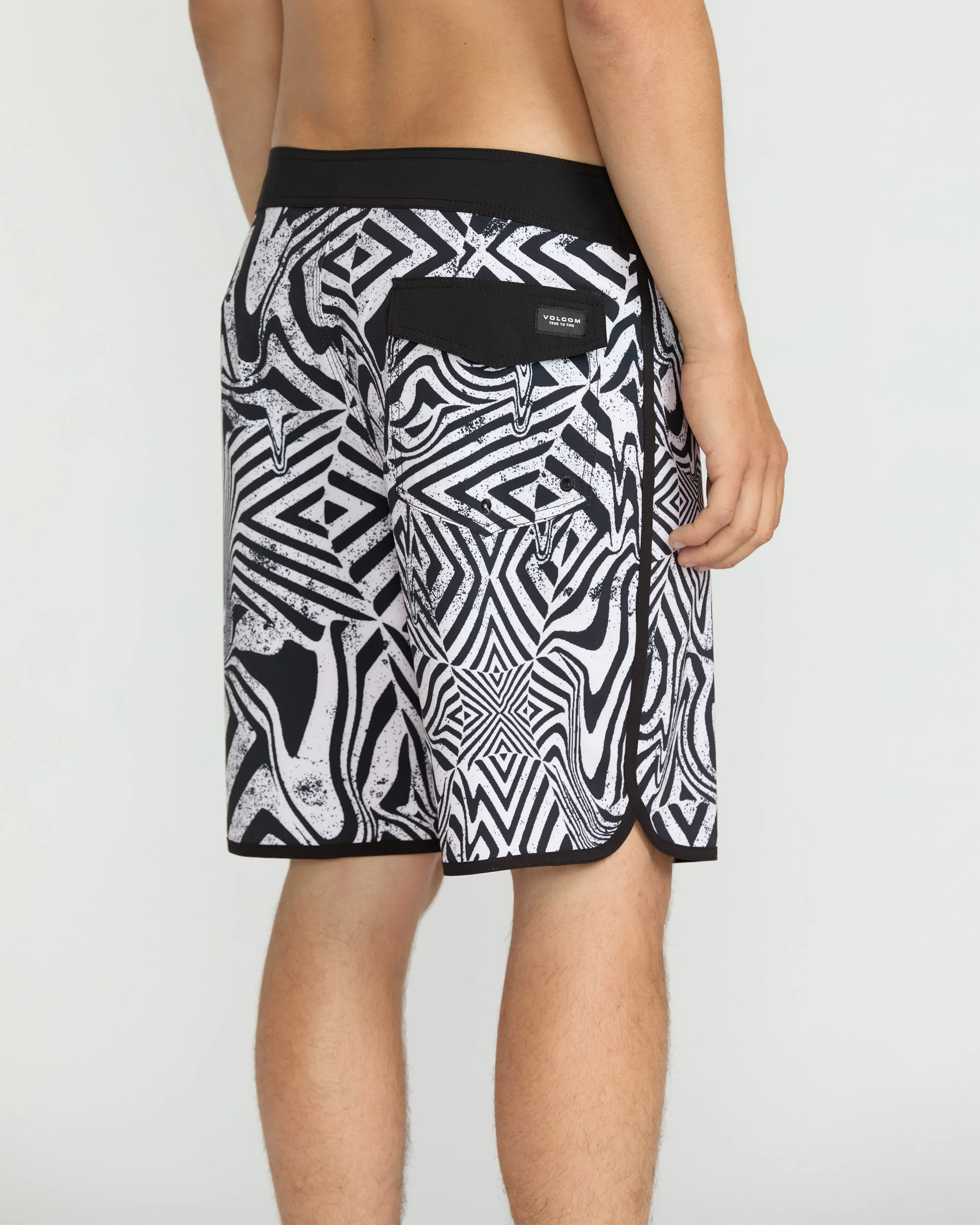 Infuse Scallop Mod 19" Boardshort - White Black - Image 2