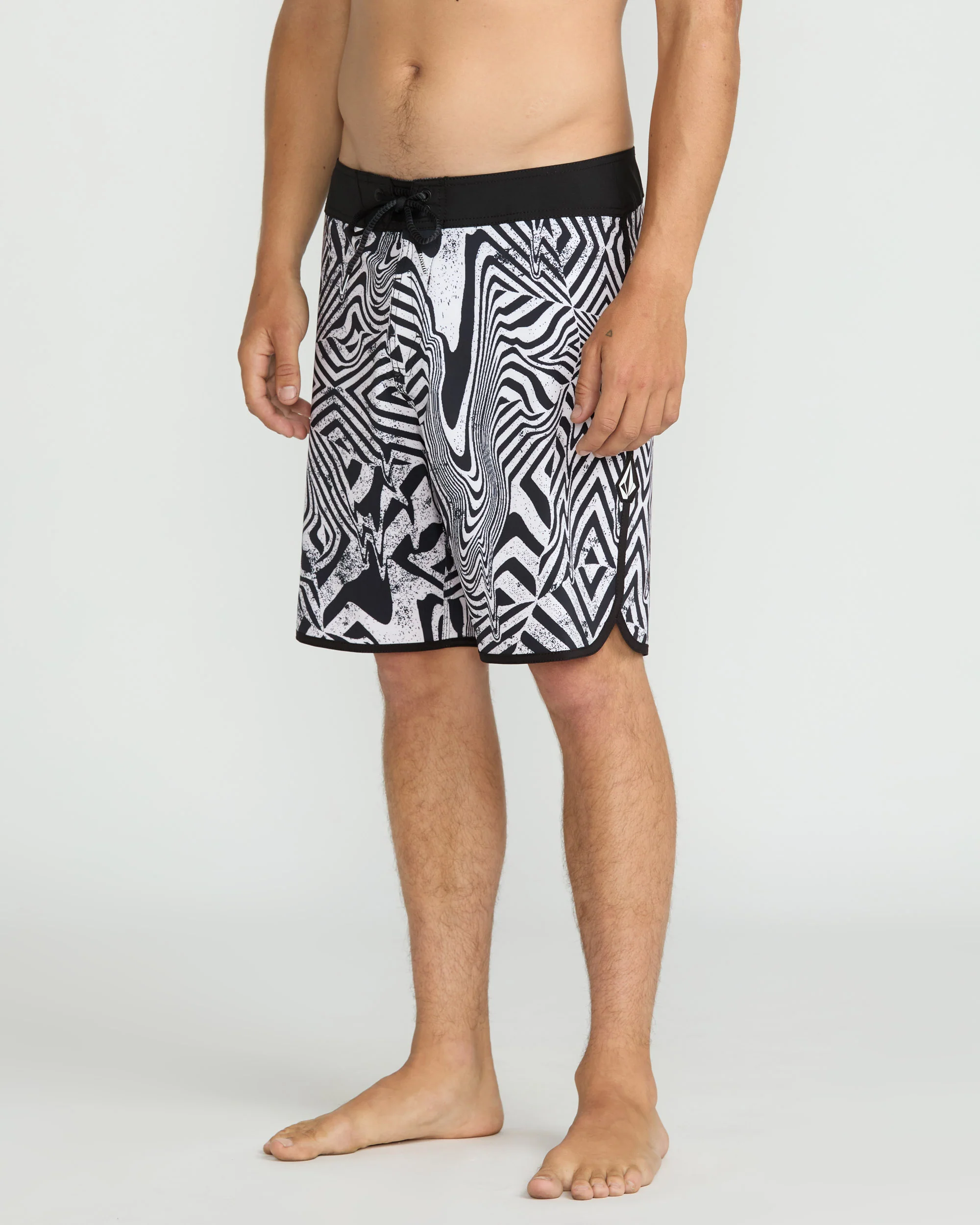 Infuse Scallop Mod 19" Boardshort - White Black - Image 4
