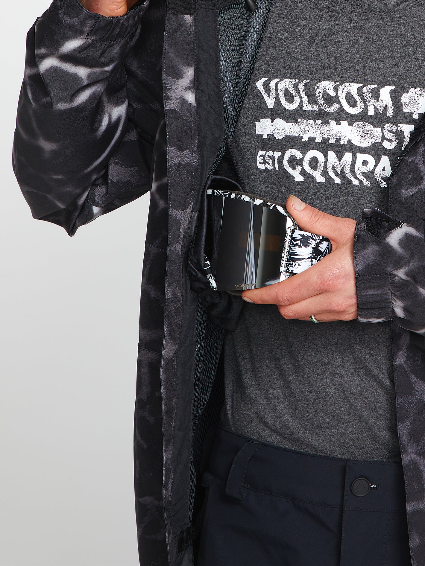 L Gore-Tex Jacket - Black Giraffe - Image 13