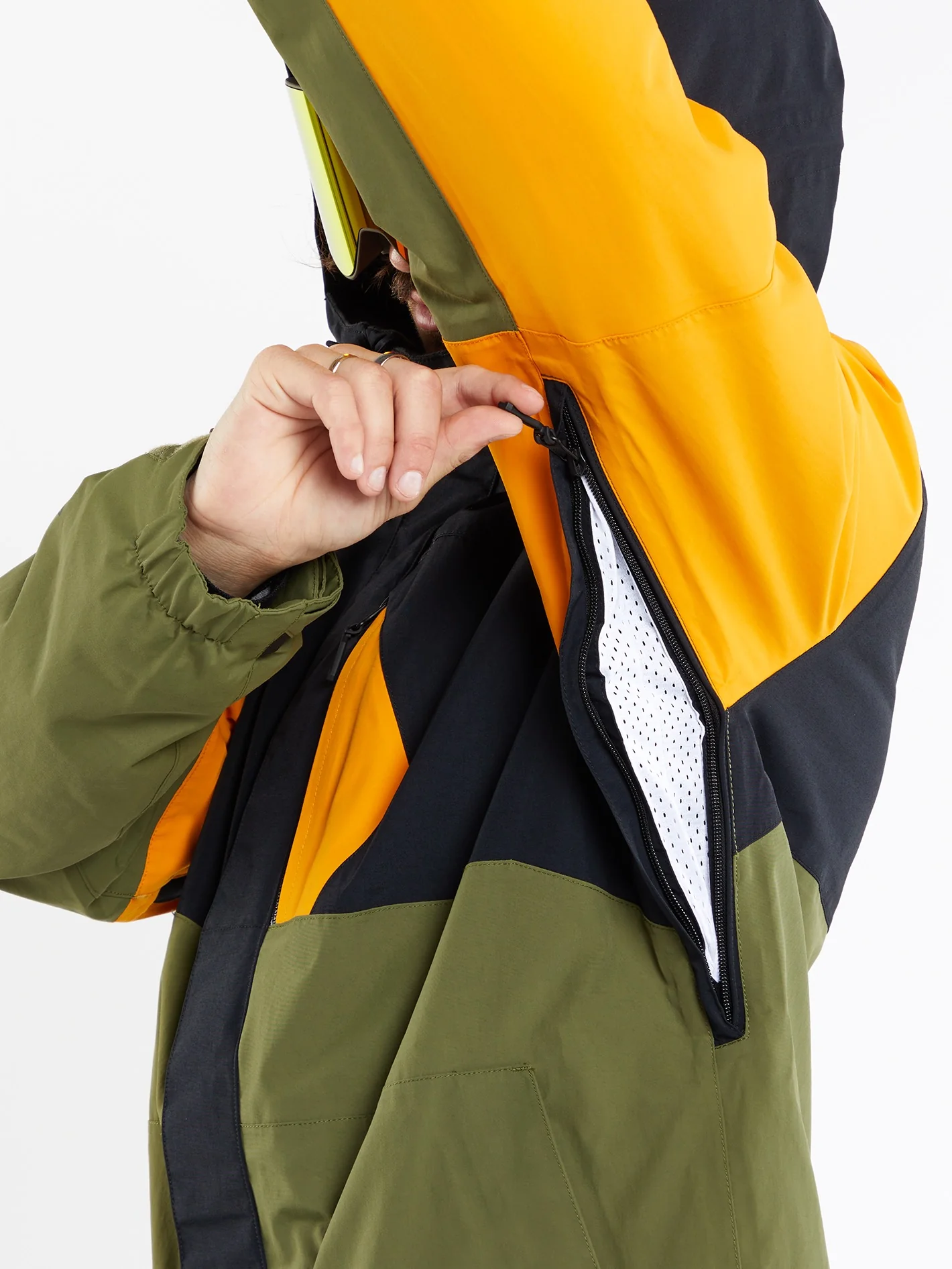 L Insulated Gore-Tex Jacket - GOLD - Image 6