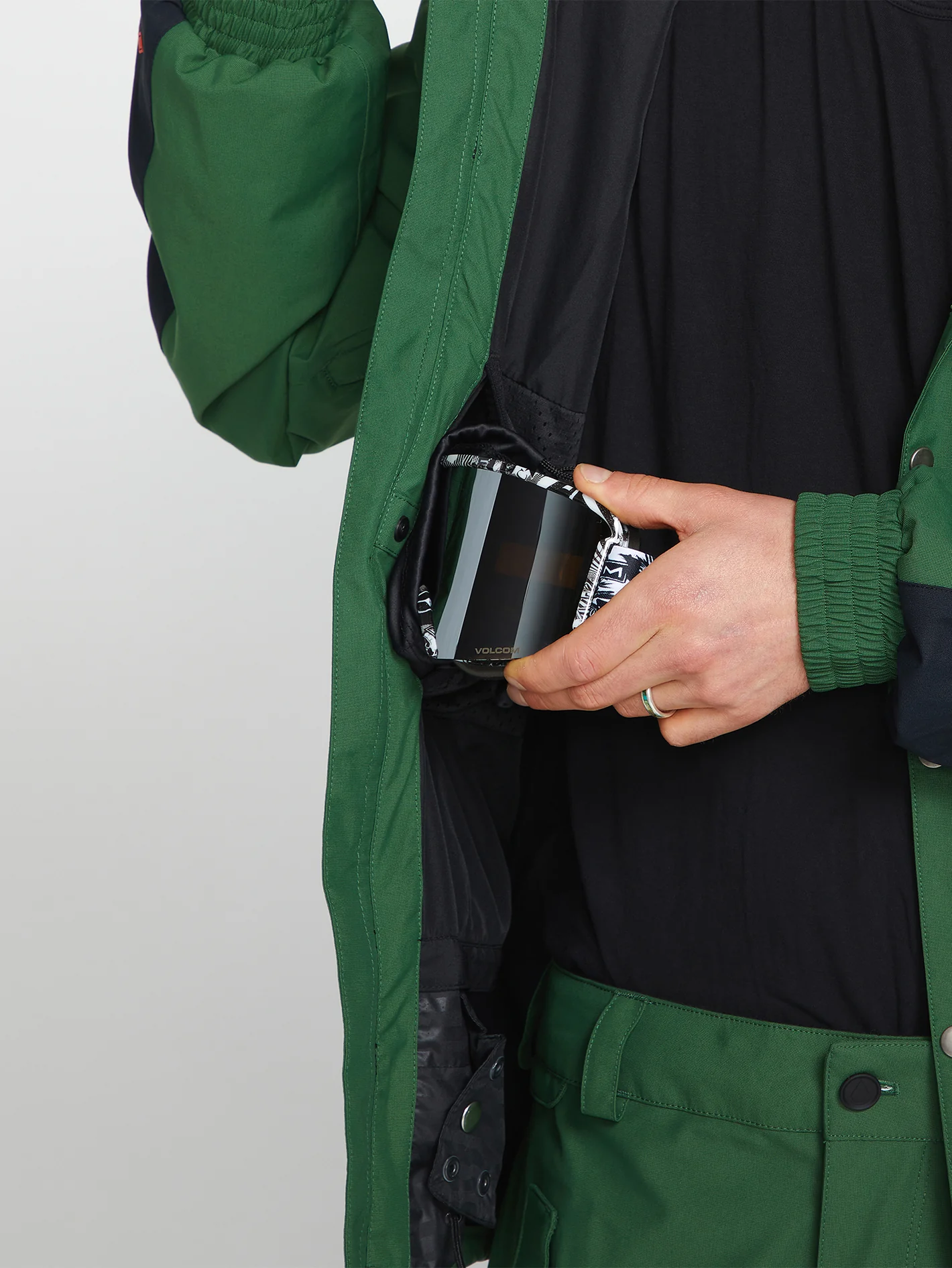 Longo Gore-Tex Jacket - Military - Image 19