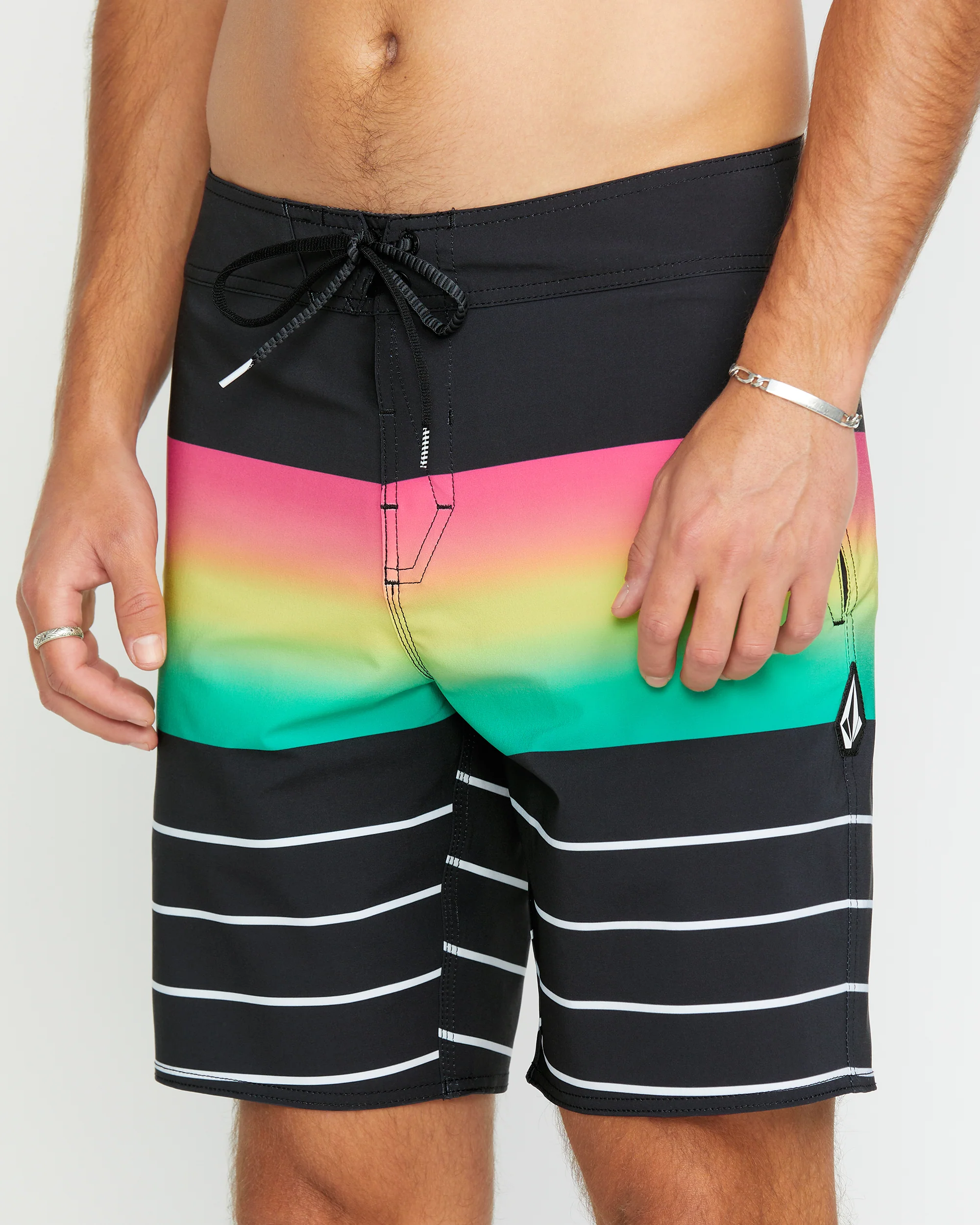 Quarta Fade Mod 19" Boardshort - NEW BLACK - Image 3