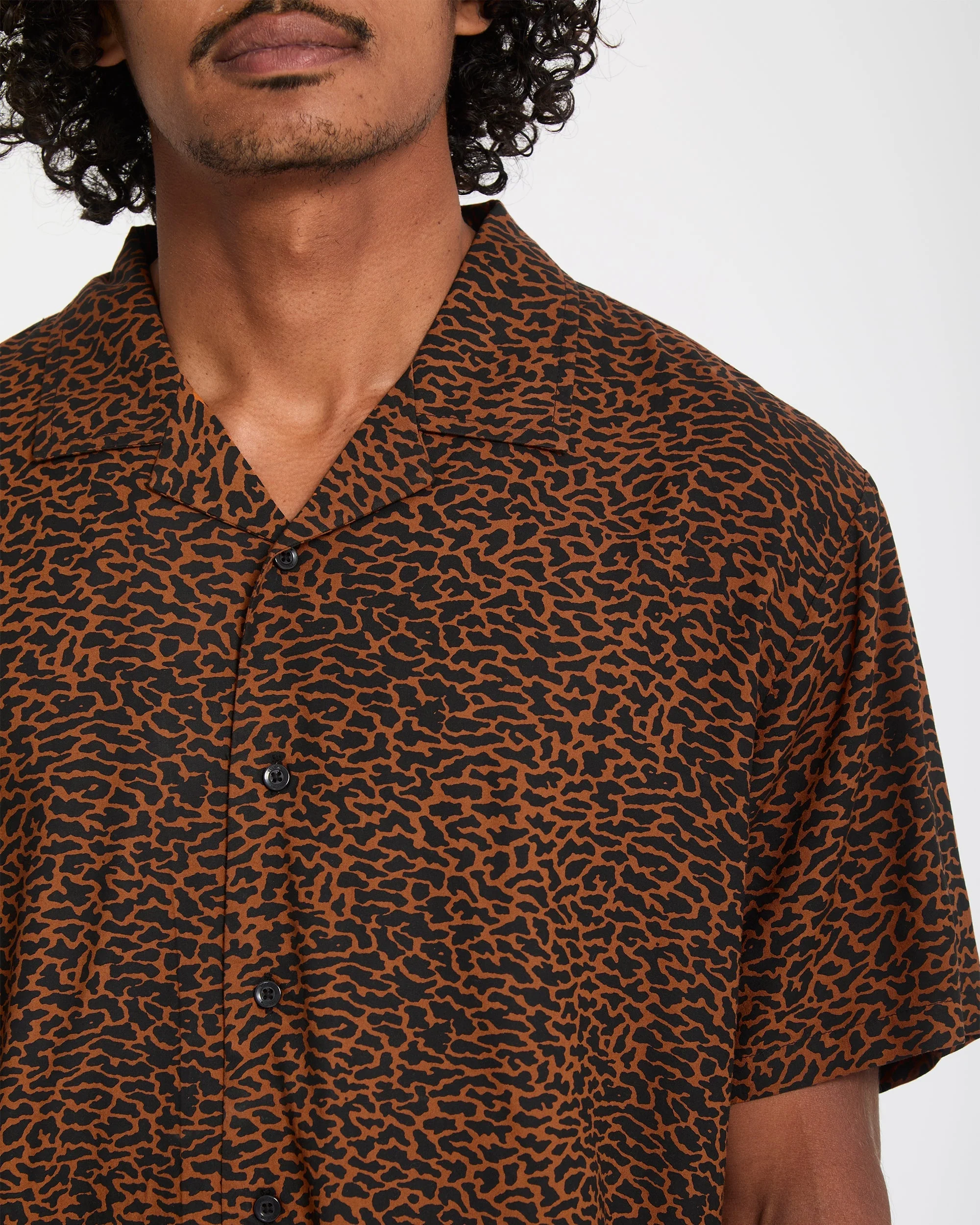 Utopias Print Shirt - Brown Horn - Image 7